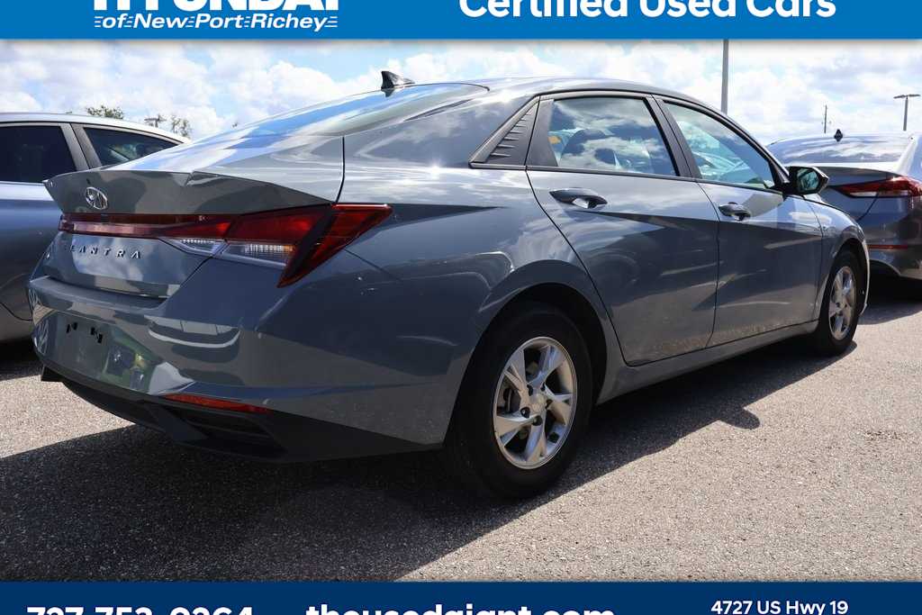 2023 Hyundai Elantra SE 3