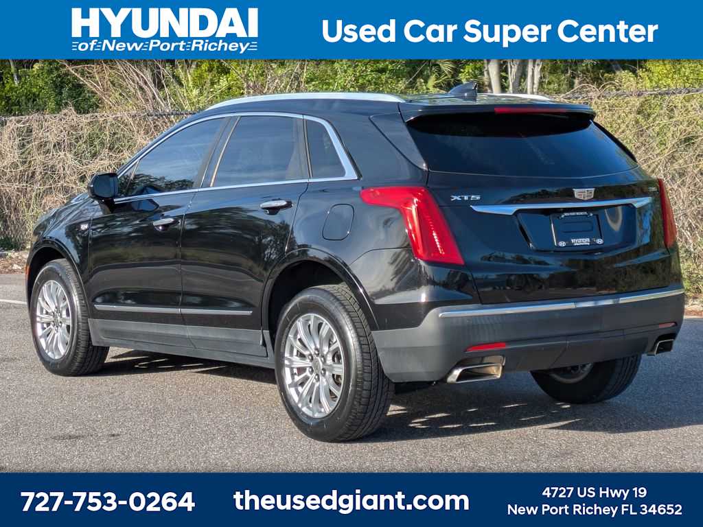 Thumbnail: 2017 Cadillac XT5 - 3