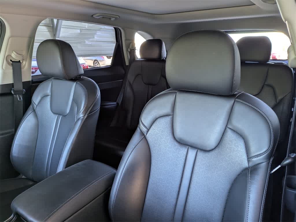 Thumbnail: 2023 Kia Sorento - 7