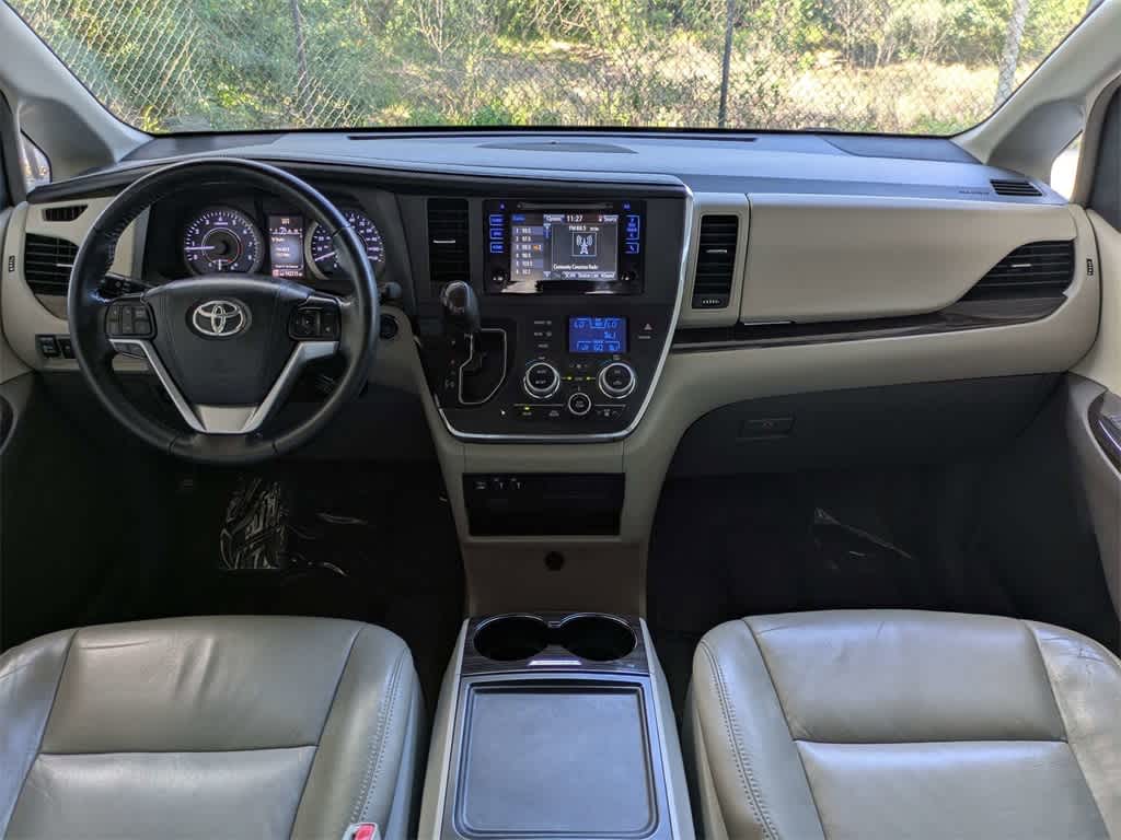 Thumbnail: 2015 Toyota Sienna - 21