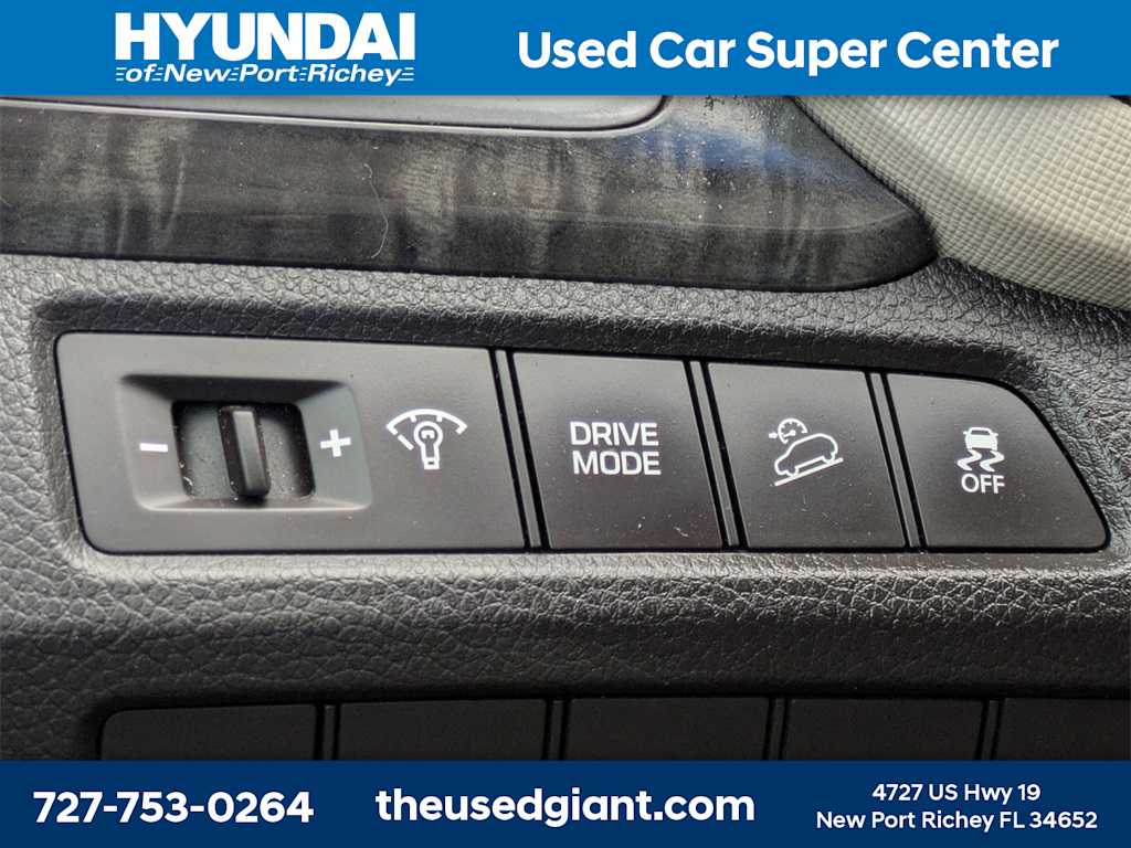 Thumbnail: 2017 Hyundai Santa Fe - 25