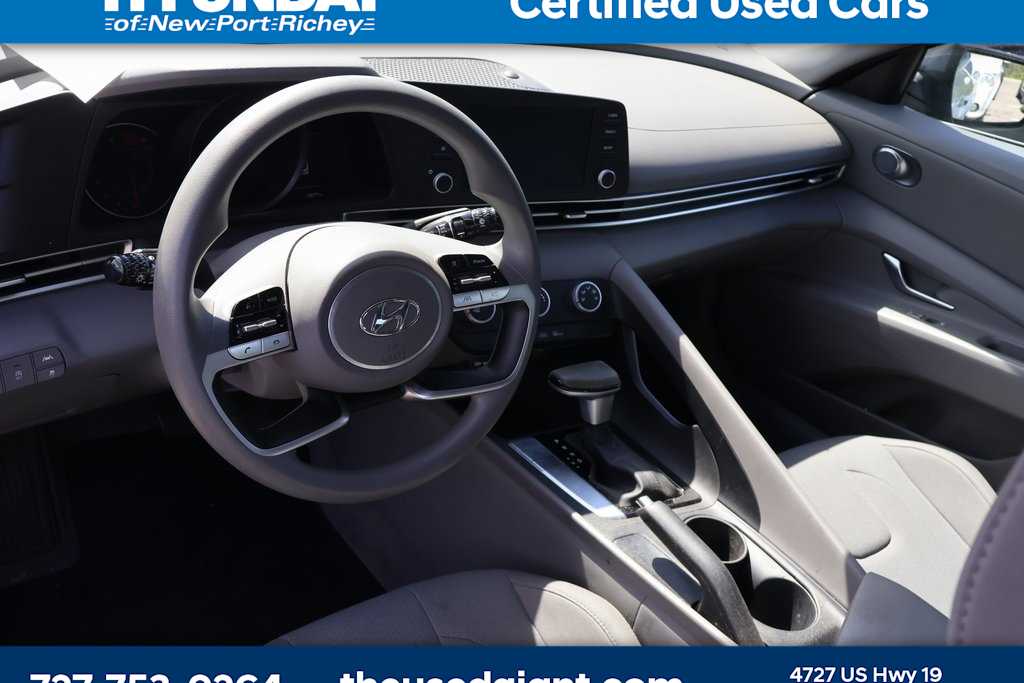 2023 Hyundai Elantra SE 12