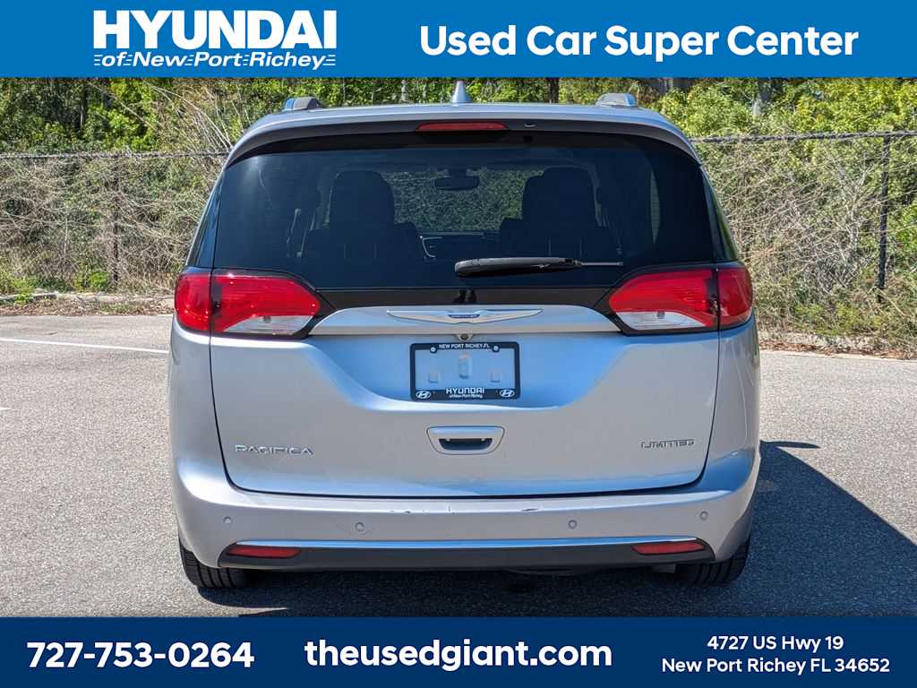 Thumbnail: 2018 Chrysler Pacifica - 4