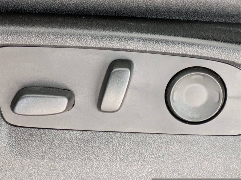 Thumbnail: 2023 Chevrolet Tahoe - 28