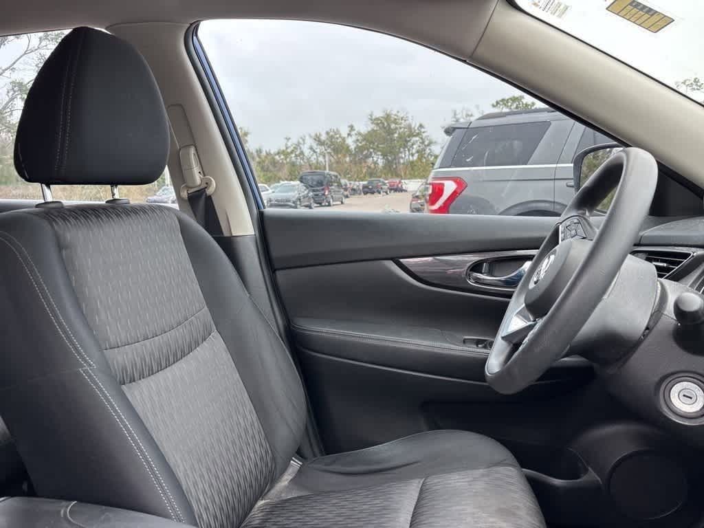 Thumbnail: 2017 Nissan Rogue - 7