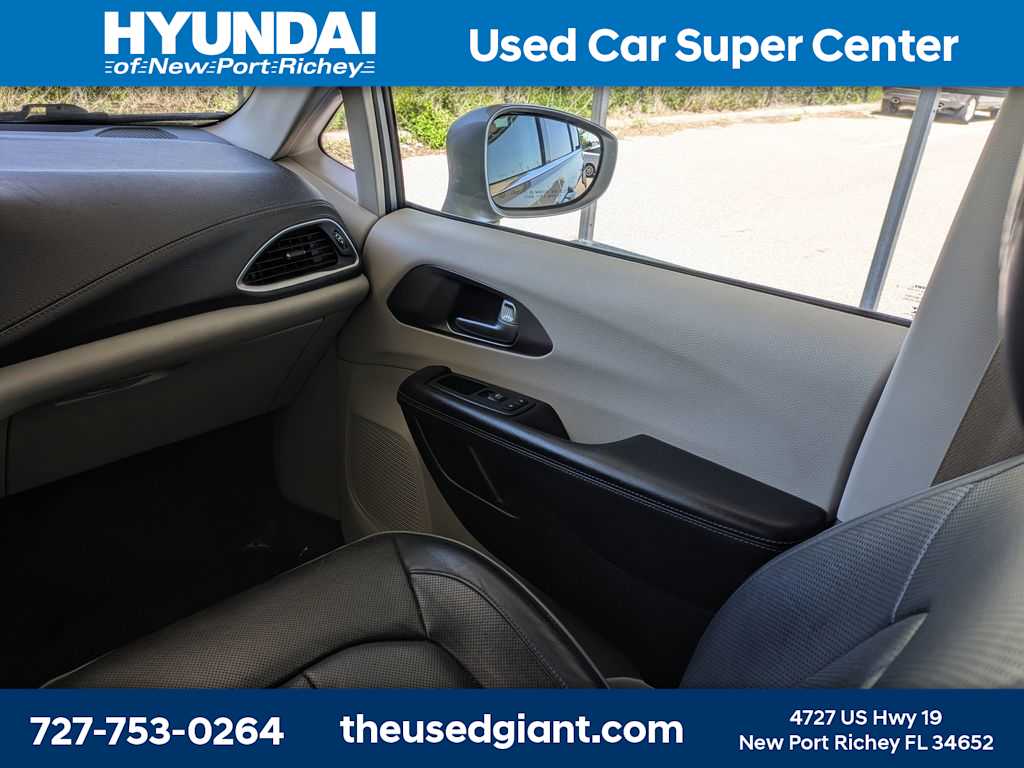 Thumbnail: 2018 Chrysler Pacifica - 28