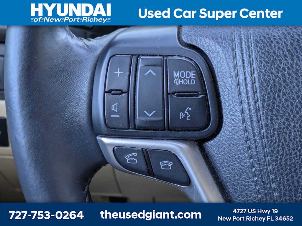 Thumbnail: 2016 Toyota Highlander - 35