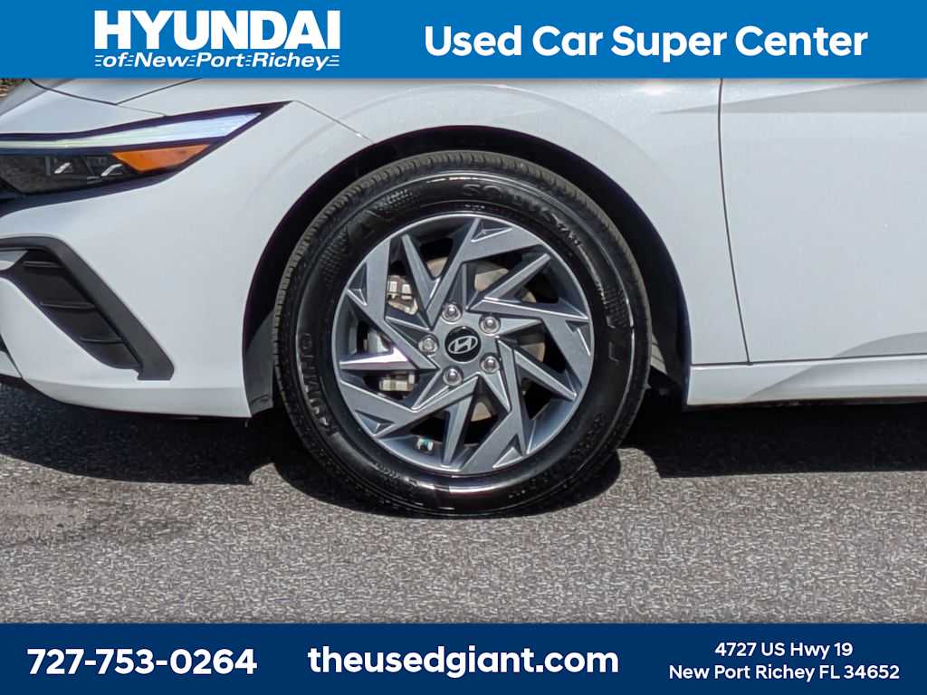 Thumbnail: 2024 Hyundai Elantra - 10