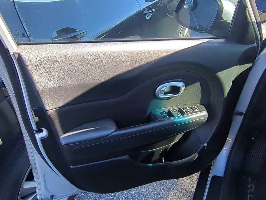 Thumbnail: 2016 Kia Soul - 9