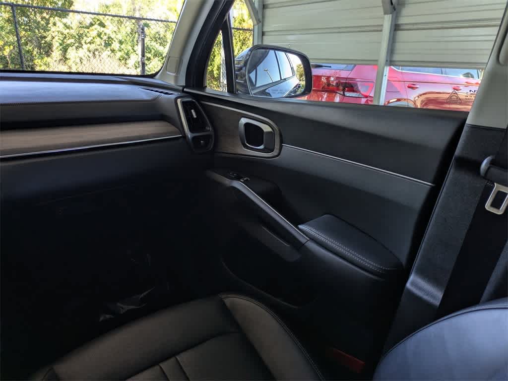 Thumbnail: 2023 Kia Sorento - 25