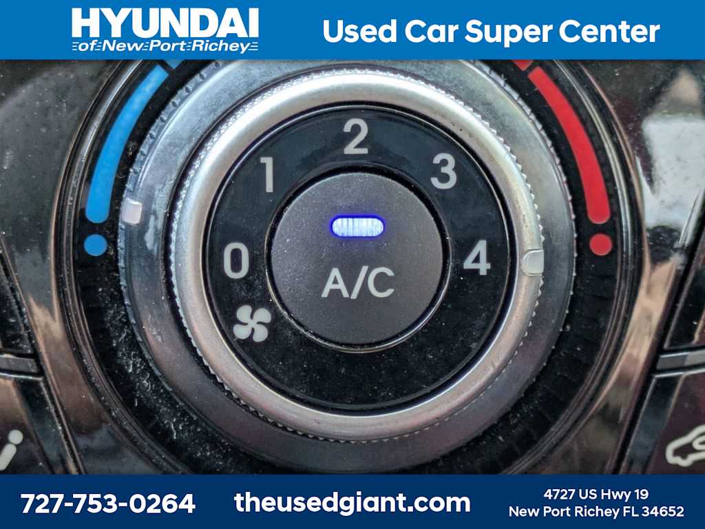 Thumbnail: 2012 Hyundai Veloster - 22