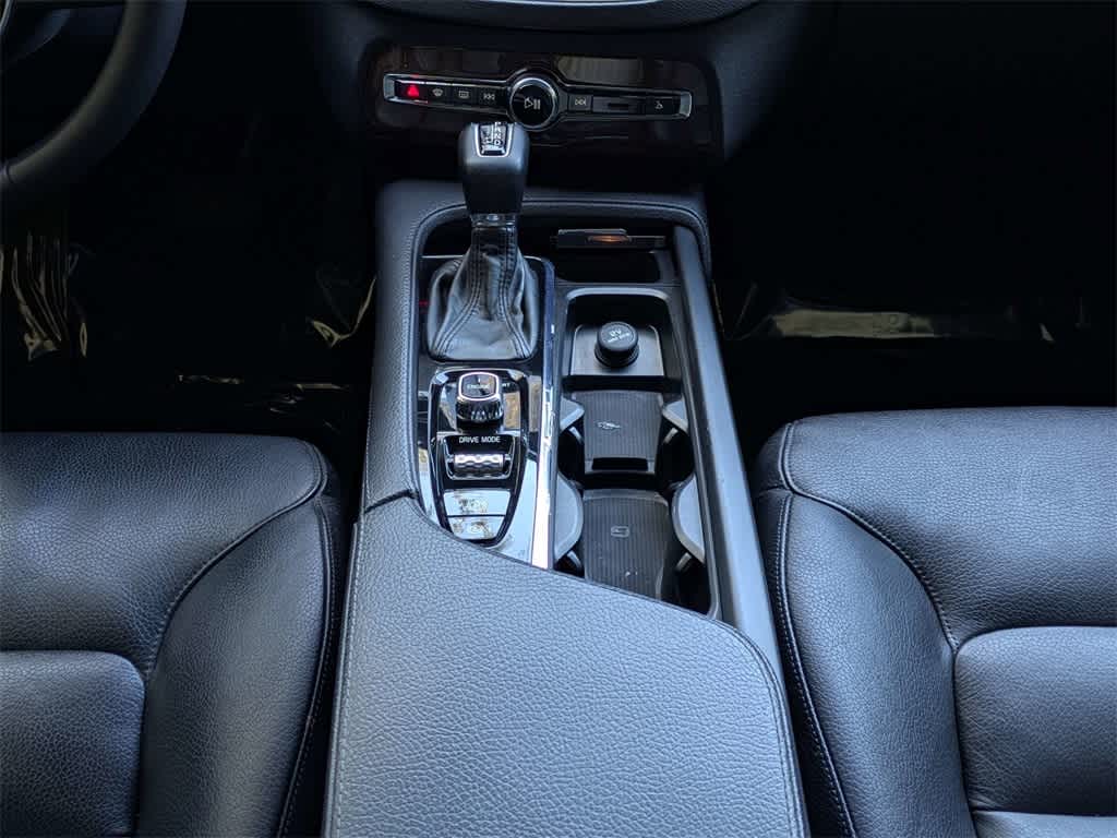 Thumbnail: 2016 Volvo XC90 - 24