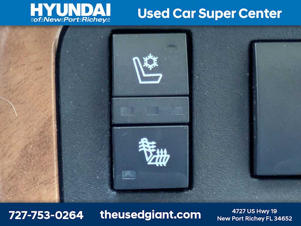 Thumbnail: 2011 Buick Enclave - 31