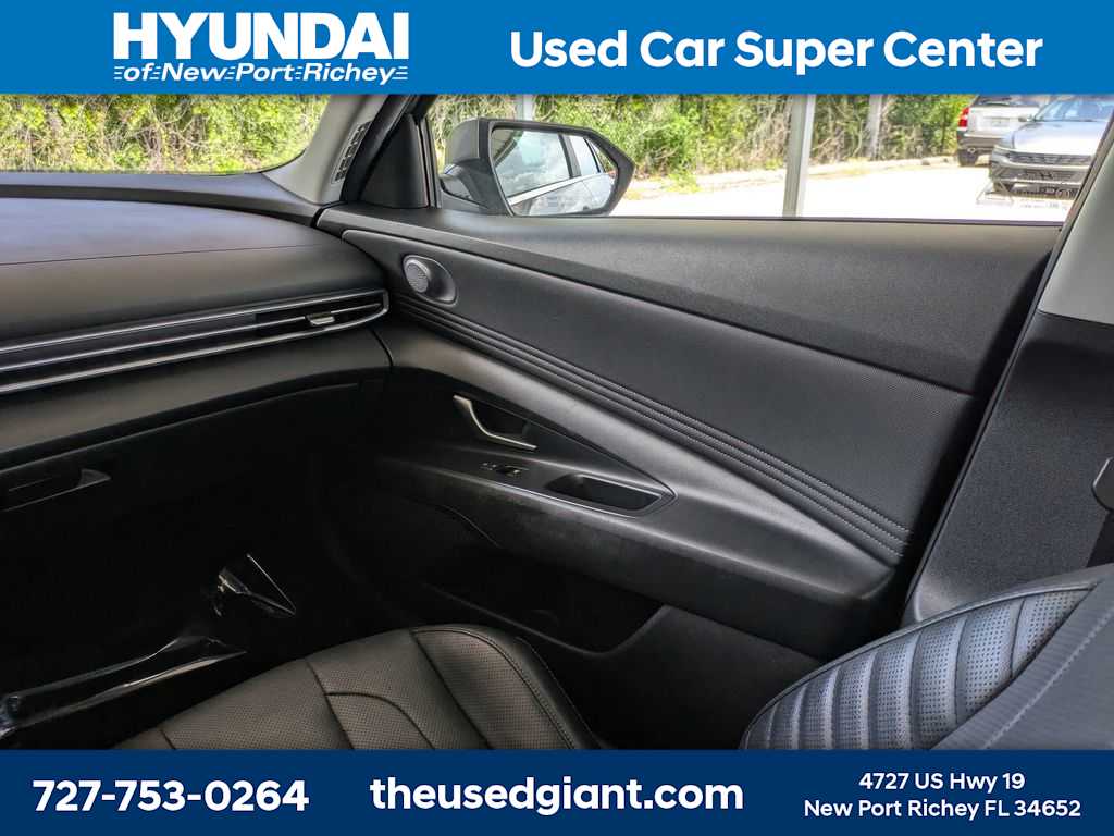Thumbnail: 2022 Hyundai Elantra - 17