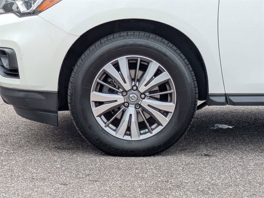 Thumbnail: 2018 Nissan Pathfinder - 10