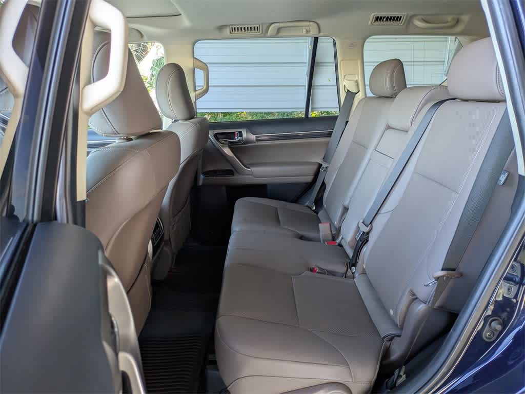 Thumbnail: 2021 Lexus GX - 17