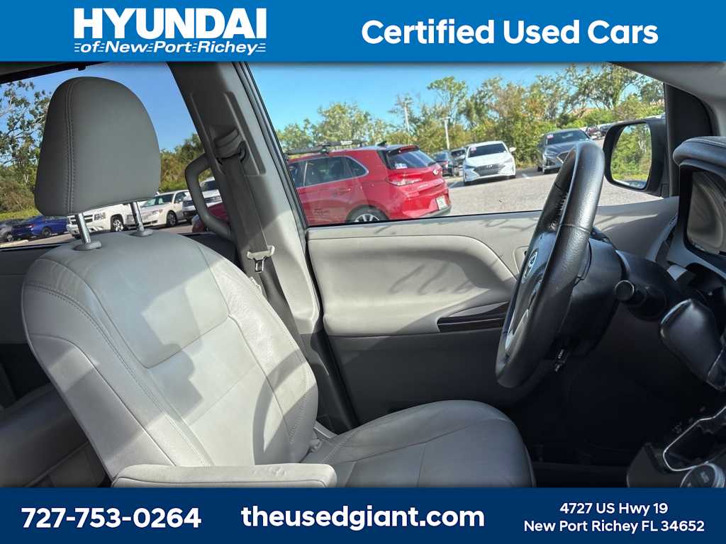 Thumbnail: 2018 Toyota Sienna - 7