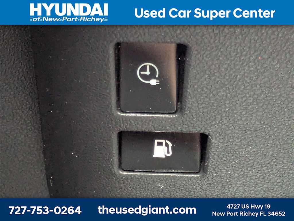 Thumbnail: 2022 Toyota Prius Prime - 30