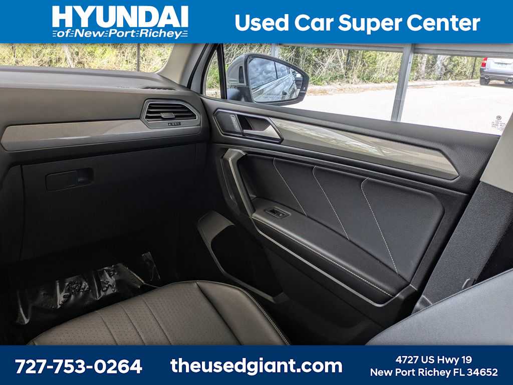 Thumbnail: 2022 Volkswagen Tiguan - 21