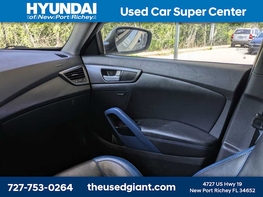 Thumbnail: 2013 Hyundai Veloster - 18