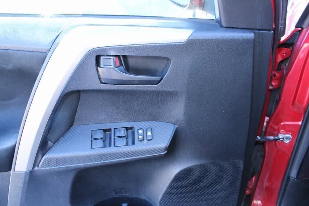 Thumbnail: 2015 Toyota RAV4 - 9