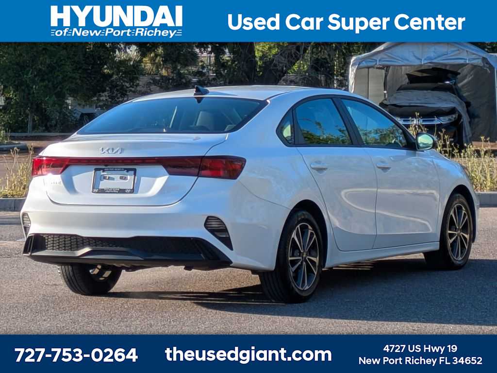 Thumbnail: 2024 Kia Forte - 5