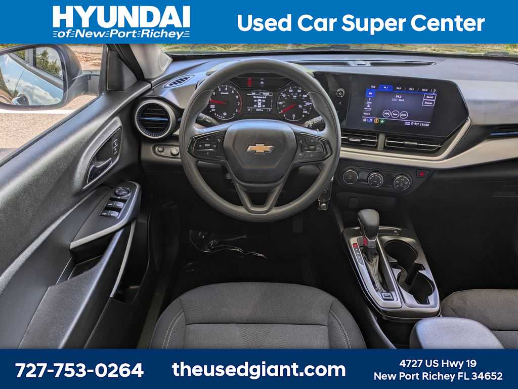 Thumbnail: 2025 Chevrolet Trax - 16