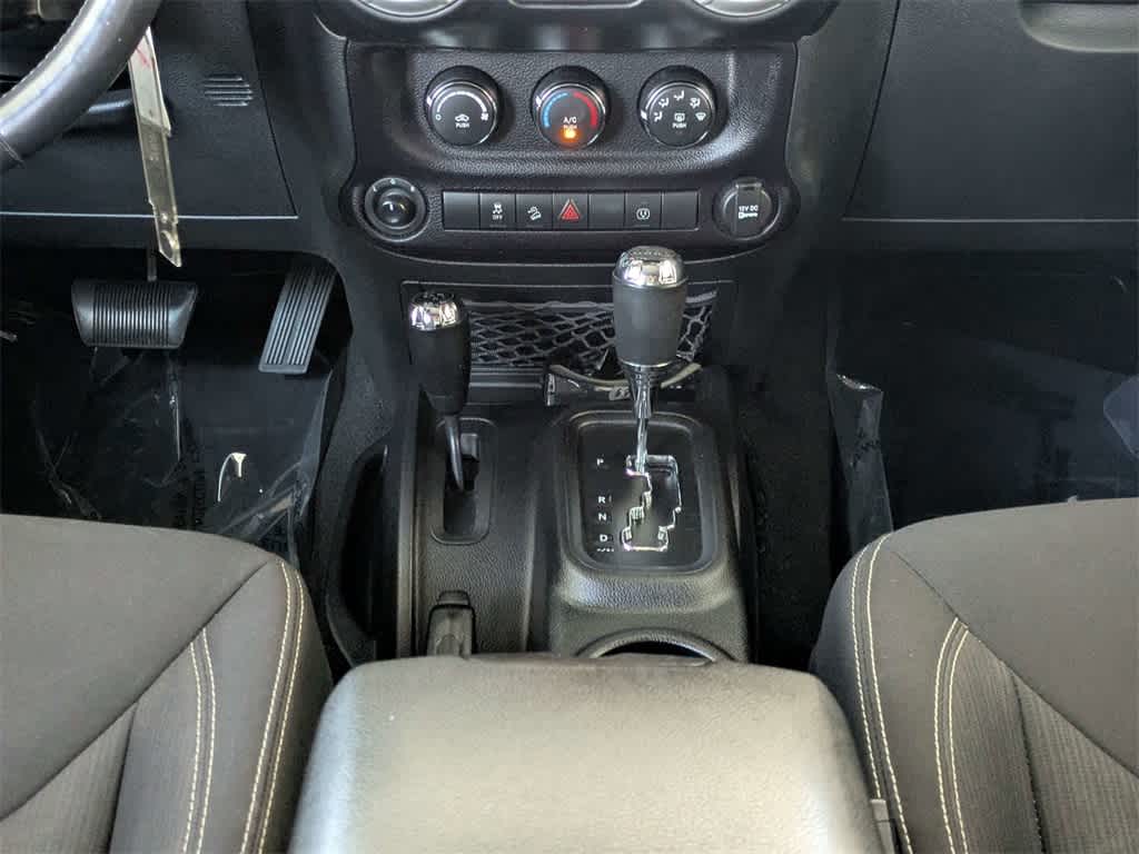 Thumbnail: 2016 Jeep Wrangler - 21