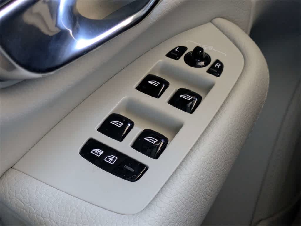 Thumbnail: 2020 Volvo XC90 - 36