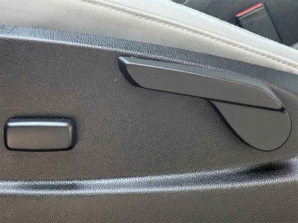 Thumbnail: 2019 Chevrolet Colorado - 21