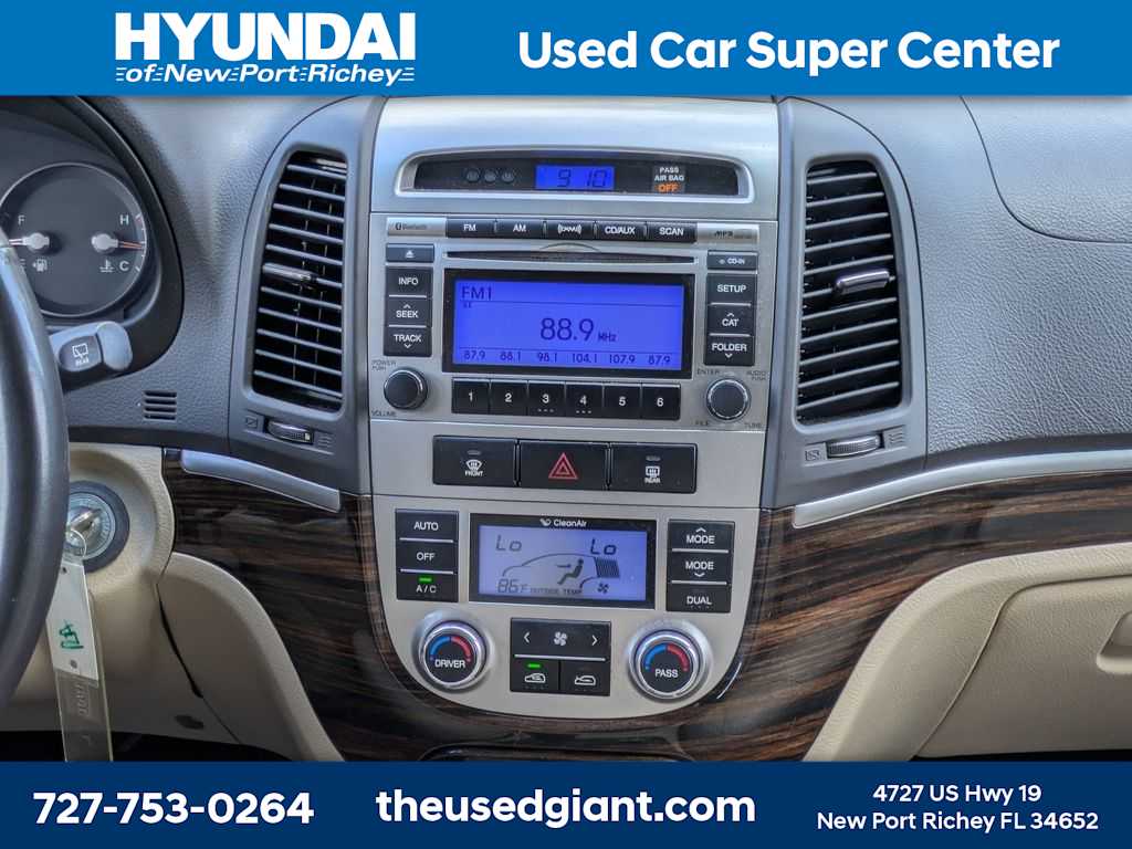 Thumbnail: 2010 Hyundai Santa Fe - 20