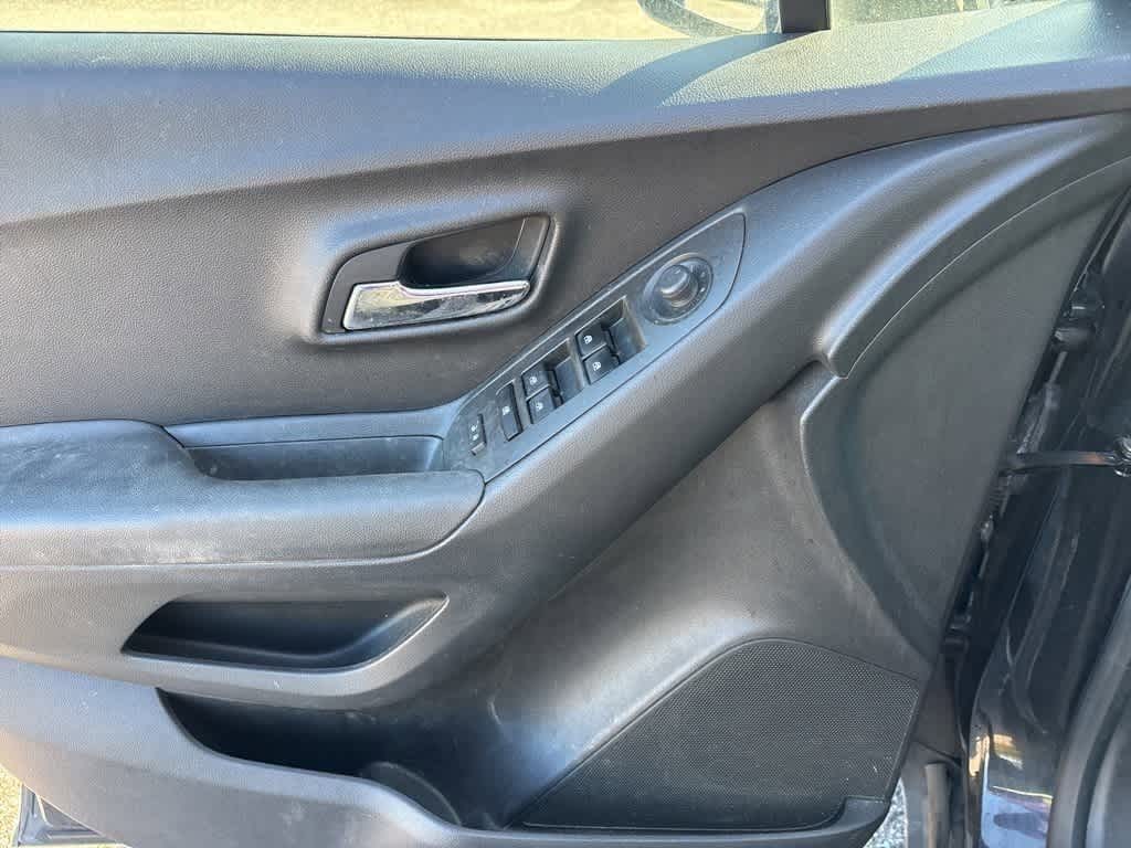 Thumbnail: 2016 Chevrolet Trax - 10