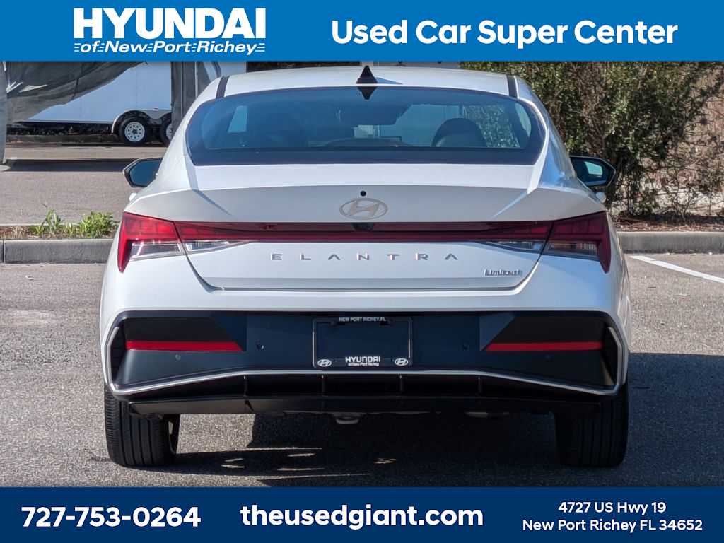 Thumbnail: 2024 Hyundai Elantra - 4