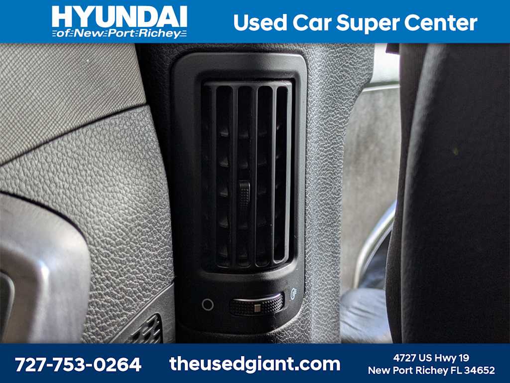 Thumbnail: 2013 Hyundai Santa Fe - 16