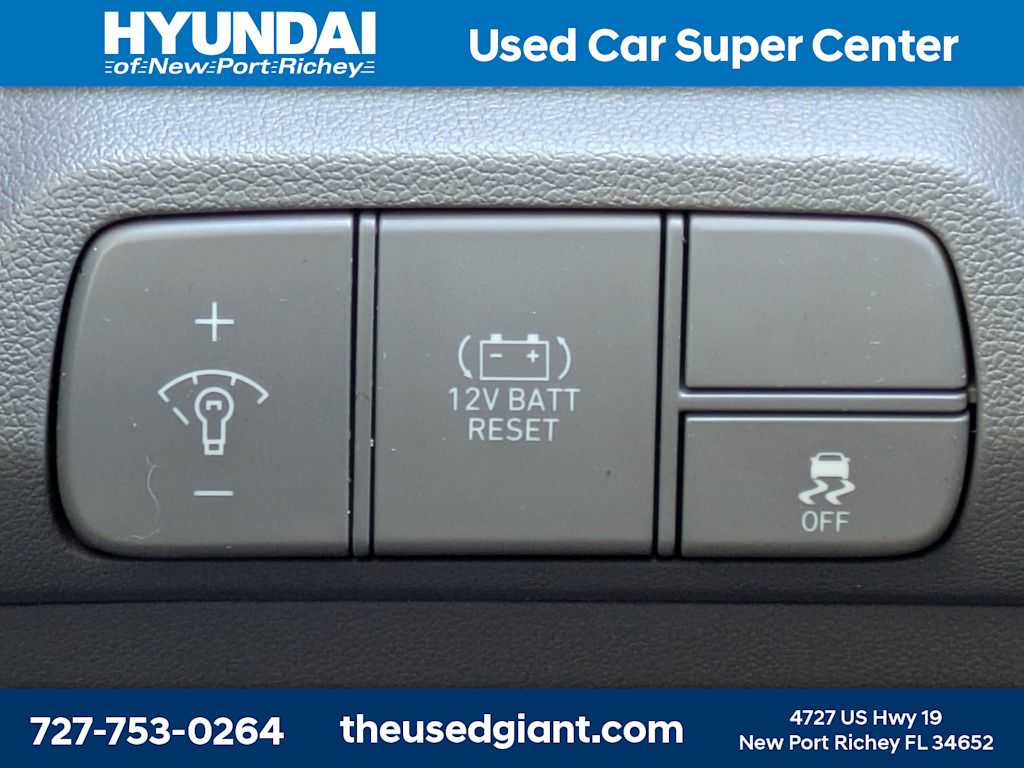 Thumbnail: 2025 Hyundai Elantra - 25