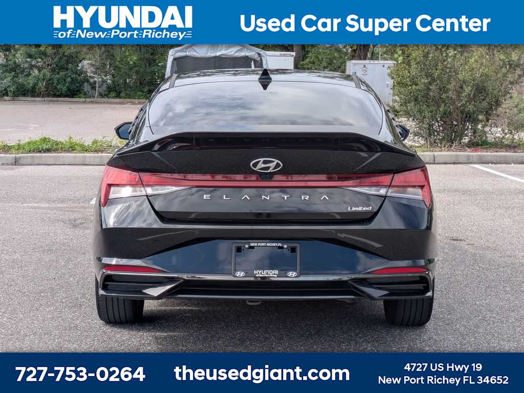 Thumbnail: 2023 Hyundai Elantra - 4