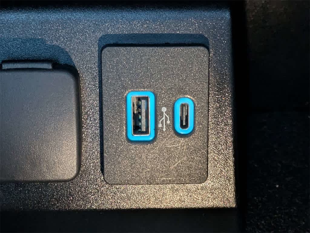 Thumbnail: 2021 Ford Explorer - 33