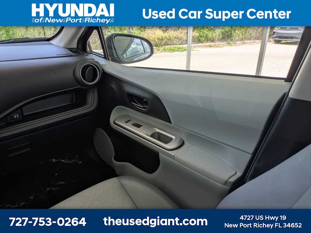 Thumbnail: 2012 Toyota Prius c - 18