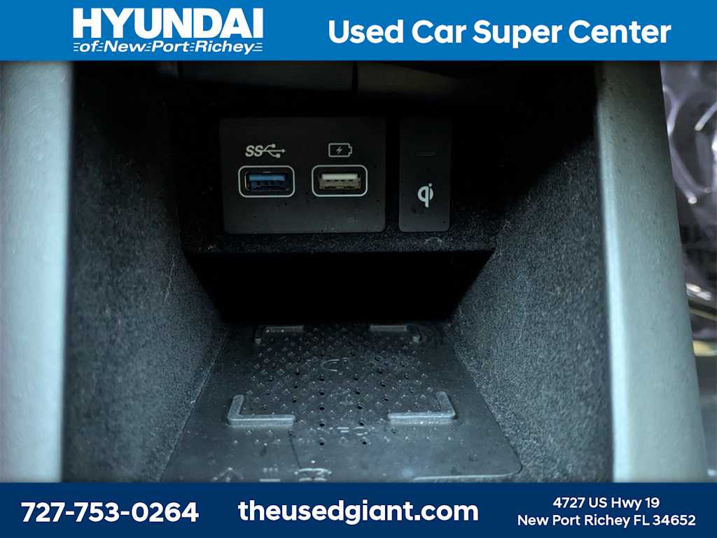 Thumbnail: 2022 Genesis GV70 - 33