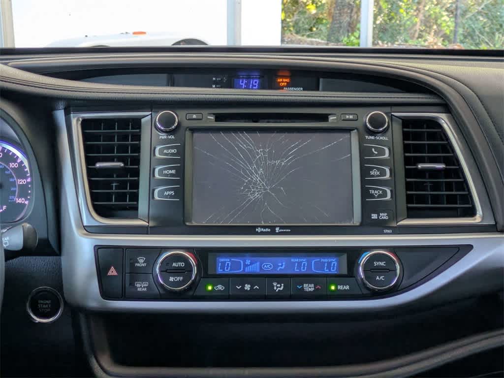 Thumbnail: 2014 Toyota Highlander - 25