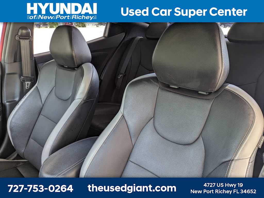 Thumbnail: 2016 Hyundai Veloster - 7