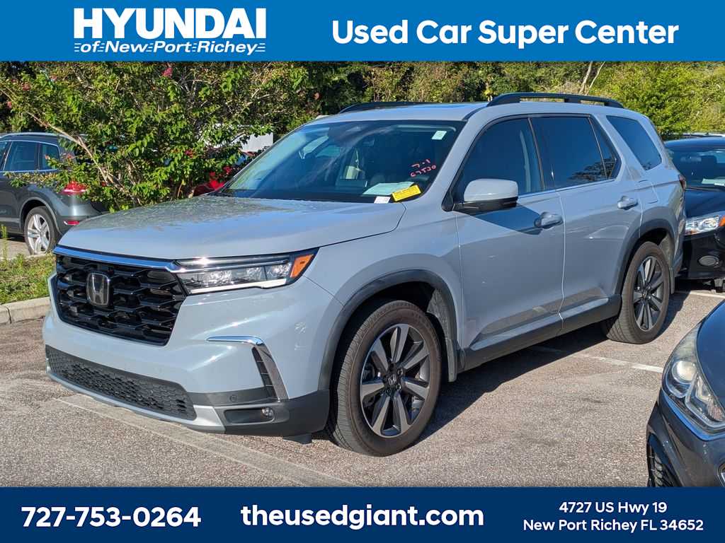 2023 Honda Pilot Touring 2WD's photo