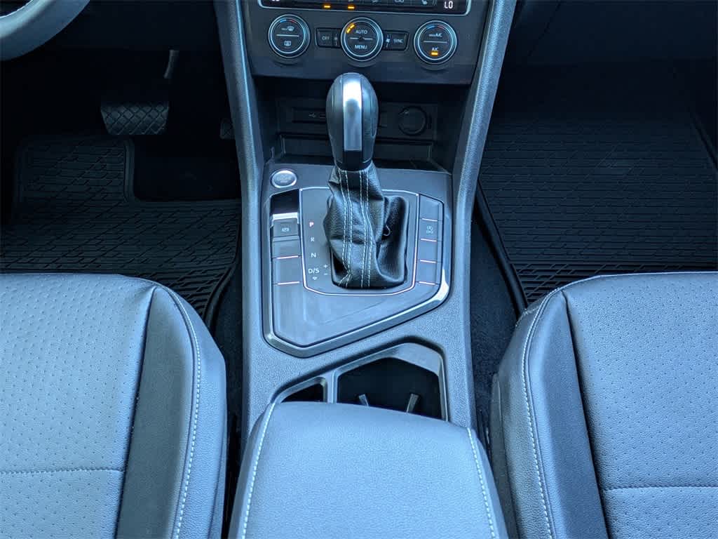 Thumbnail: 2021 Volkswagen Tiguan - 24