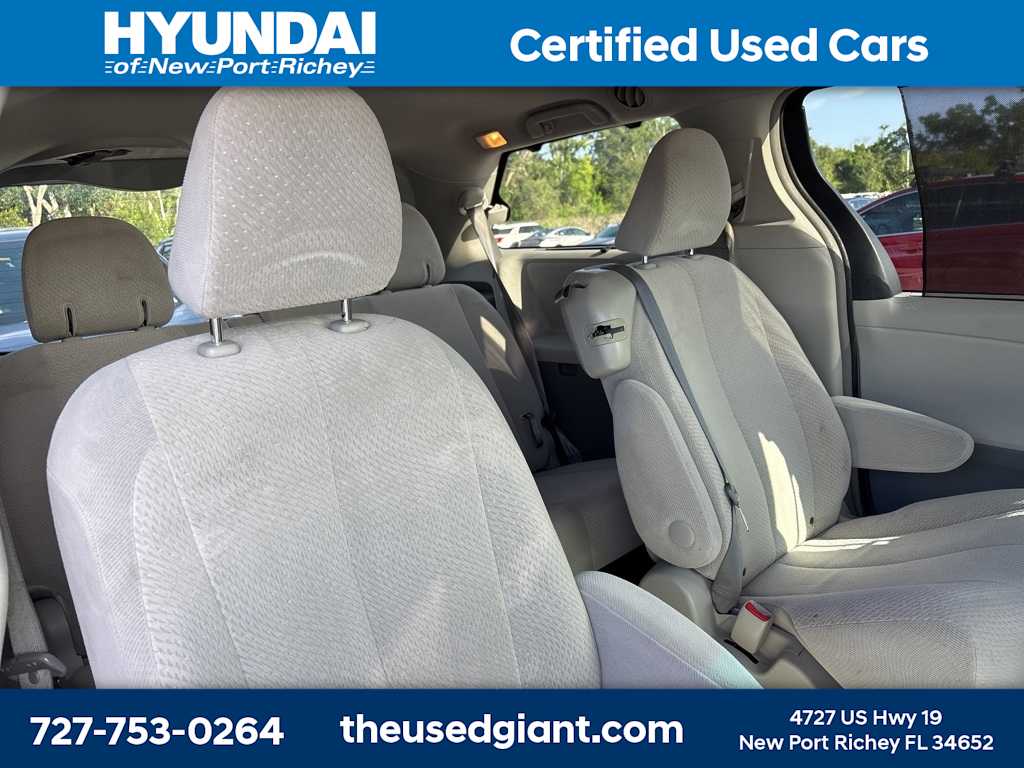 Thumbnail: 2013 Toyota Sienna - 9