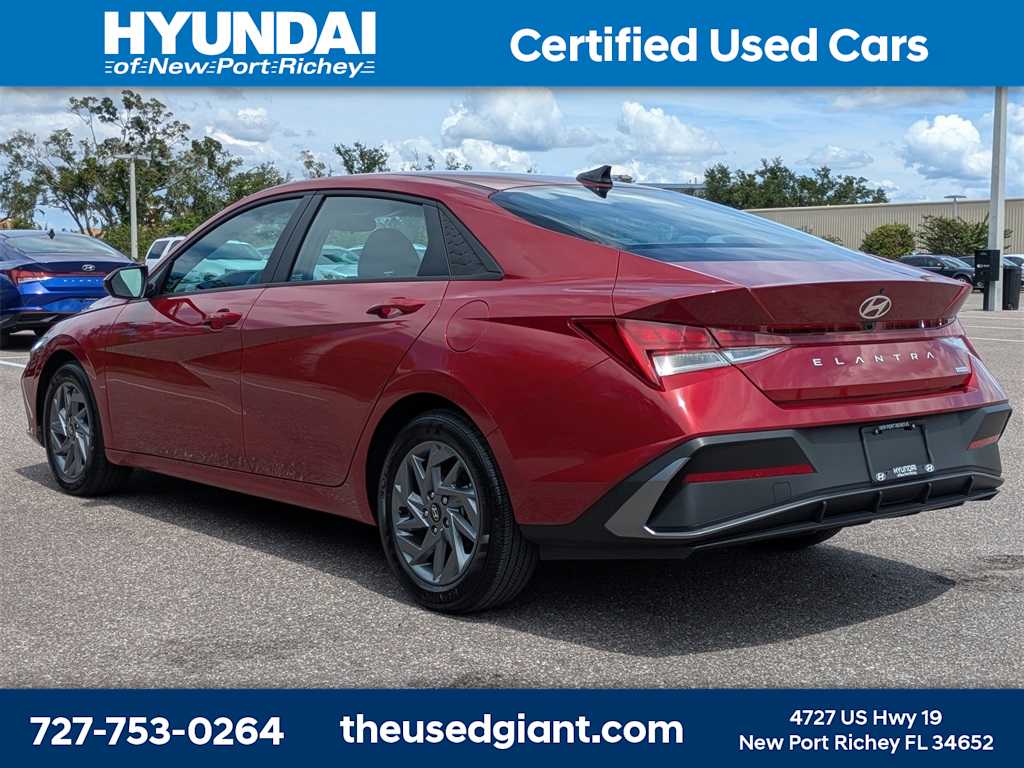 Thumbnail: 2024 Hyundai Elantra - 3