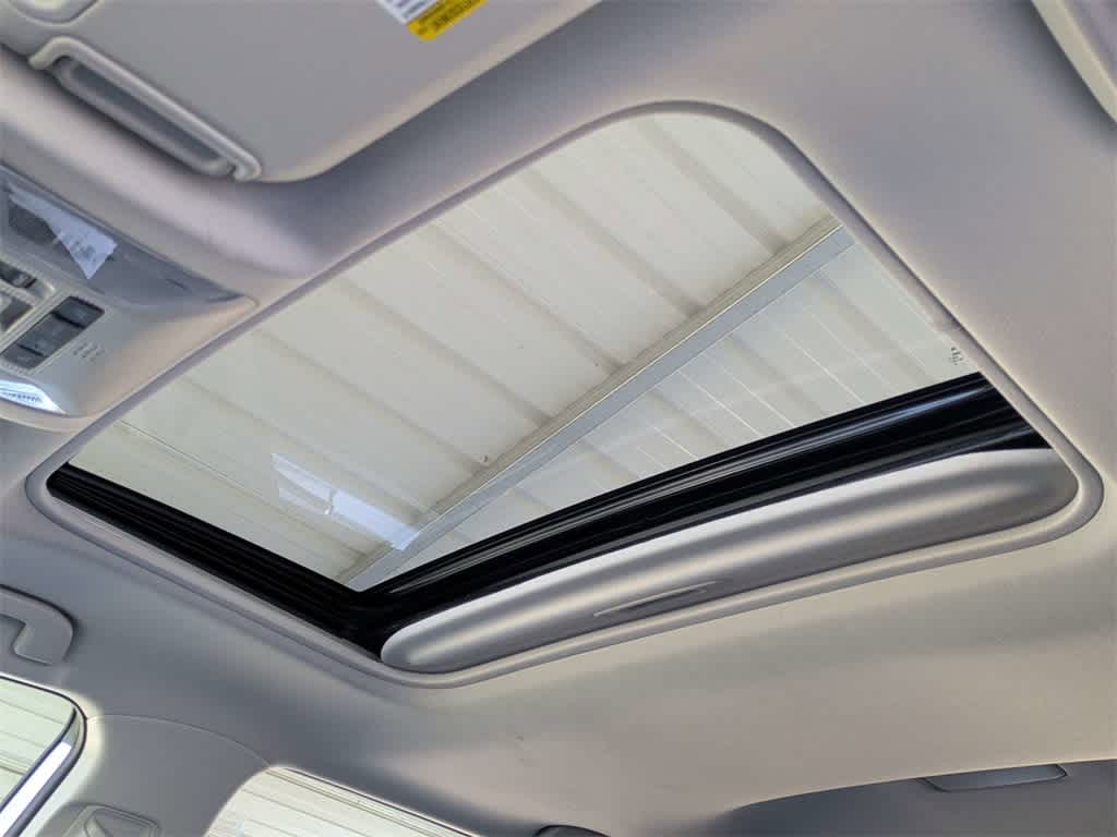 Thumbnail: 2022 Toyota RAV4 - 25