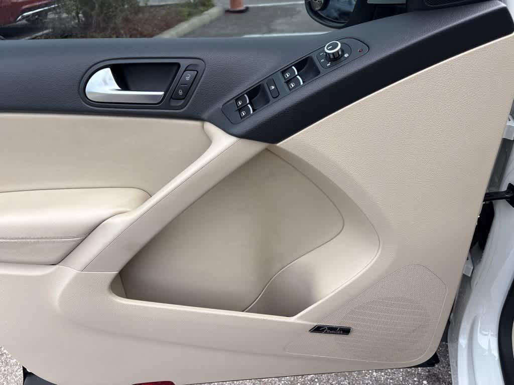 Thumbnail: 2014 Volkswagen Tiguan - 11