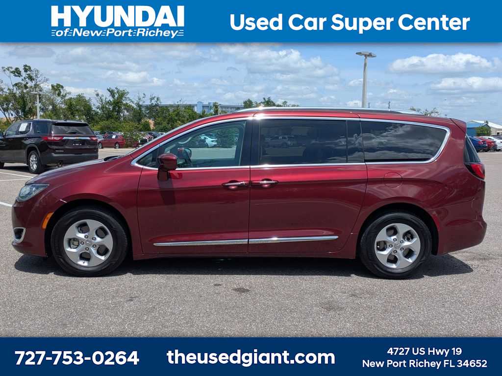 Thumbnail: 2017 Chrysler Pacifica - 2