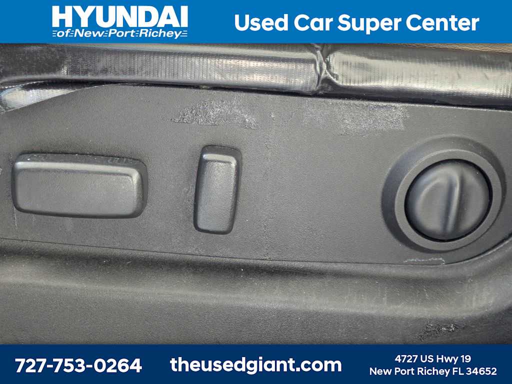 Thumbnail: 2015 GMC Acadia - 26