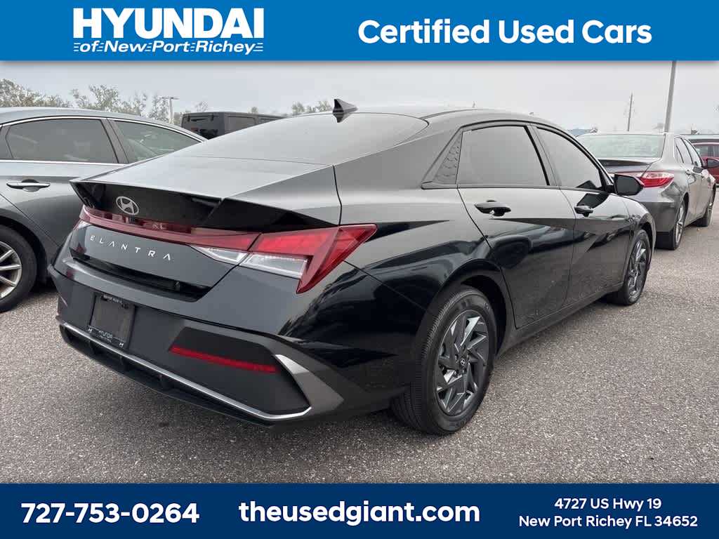 Thumbnail: 2024 Hyundai Elantra - 3